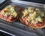 Foto del paso 4 de la receta Tostada de aguacate, tomate, atún y queso