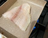 Foto langkah ke 1 dari resep Salad dengan dori grill.