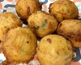 A picture of step 7 of Stuffed Potato bombs.