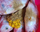 Foto langkah ke 2 dari resep Ikan Nila Goreng Bumbu Kuning.