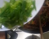 A picture of step 5 of Chicken and veg hakka noodles-Indochinese.