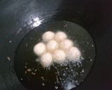Foto langkah ke 3 dari resep Onde-onde Mini Isi Coklat.