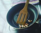 A picture of step 1 of Oats Upma.