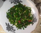 Foto langkah ke 3 dari resep Tumis pakis air.
