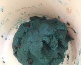 Foto langkah ke 3 dari resep Blue Chewy Oreo Cookies.