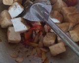 Foto langkah ke 5 dari resep Tumis tahu bandeng tomat buat bekal.