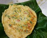 Foto langkah ke 3 dari resep Telur Dadar Daun Pisang.