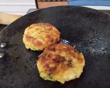 A picture of step 5 of Potato Tikki Pav.