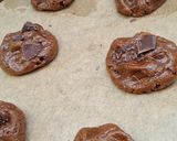 صورة لخطوة 4 من وصفة كوكيز الكاكاو و الشوكولاتة🍪🍫Cookies