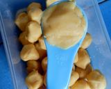 Foto langkah ke 3 dari resep Thumbprint Cookies Strawberry.