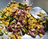 Foto langkah ke 2 dari resep Tumis Cumi Asin dan Jagung.