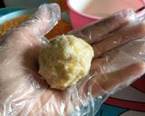 Foto langkah ke 3 dari resep Bola Bola Pisang Isi Coklat.