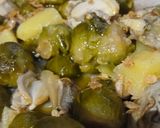 Foto del paso 4 de la receta: Coles de Bruselas de bote con Almejas de lata y Manzana Asada en microondas