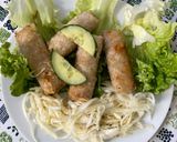 Une image de l'étape 5 de Salade 🥗 accompagnée de nems.