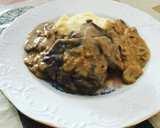 Foto del paso 12 de la receta: Solomillo de ternera en salsa de setas y puré de patata