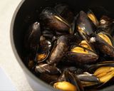 A picture of step 4 of ☆Basic☆ Mussels, the simplest way.
