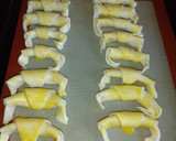 Foto del paso 3 de la receta: Medialunas con tapas de pascualina
