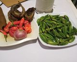 A picture of step 1 of Pepper Okro.