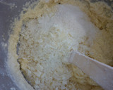 Foto del paso 2 de la receta: Budín de coco con crema y dulce de leche