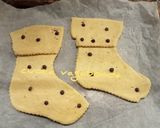 Foto del passaggio 4 della ricetta Calze e scopette della Befana di pasta frolla senza uova