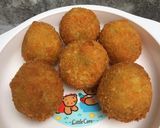 Foto langkah ke 5 dari resep Bola2 Nasi isi Keju.