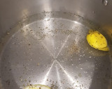 Foto del paso 1 de la receta: Salmón escalfado con crema de espinacas al coco