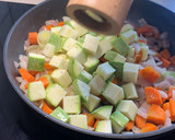 Foto del paso 4 de la receta: Huevos mollet, verdura y langostinos
