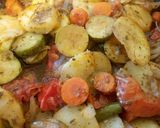 صورة لخطوة 5 من وصفة صينية خضار بالفرن 🍅🥔🥕🫑