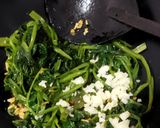 Foto langkah ke 4 dari resep Tumis Morning Glory Khas Vietnam (Rau muống xào tỏi).