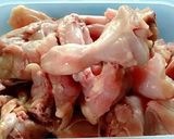 Foto langkah ke 1 dari resep Ayam goreng tepung.