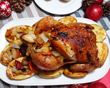 Foto del paso 5 de la receta: Pollo con patatas, fruta y verduras al horno para Navidad 🎄