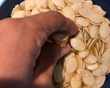 Foto del paso 1 de la receta: Semillas de calabazas crujientes(Snack saludable)