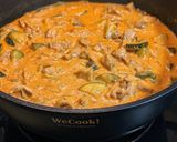 Foto del paso 5 de la receta: Pollo con calabacín en salsa al Jerez con tomate y especias Ras el Hanout