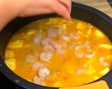 Foto del paso 7 de la receta: PATATAS CON SEPIA Y GAMBAS, MUCHO SABOR Y POCAS CALORÍAS