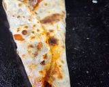 A picture of step 4 of Cheese Schezwan Pizza Frankie.