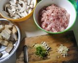 Foto langkah ke 1 dari resep Ayam tahu jamur saos tiram.