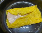 Foto del paso 4 de la receta: Tostadas con huevo en sartén 🍞 🍳
