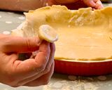 A picture of step 6 of Apple Pie.