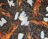 Foto del paso 5 de la receta: Arroz negro ⚫️ con gambas rojas y tiras de bacalao