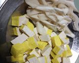 Foto langkah ke 1 dari resep Sup Tahu Kentang Jamur.