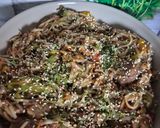 Une image de l'étape 6 de Nouilles sautées au boeuf et légumes à la sauce soja en cocotte.