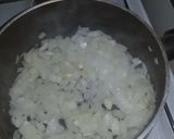 Foto del paso 2 de la receta: Budín de merluza con cebolla y manzana