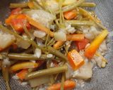 A picture of step 3 of Manchow Soup / Veg soup topped with Crispy fried noodles.