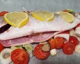 Foto del paso 1 de la receta: Rustidera de pescado light, con lechola (pez limón), tomate cherry y trufa