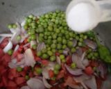 A picture of step 4 of Chicken and veggies namkeen Sawaiyan.
