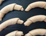 Kifli teljes kiőrlésű tönkölylisztből recept fázis 2 fotója