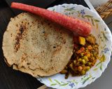 तीळ लावलेली बाजरीची भाकरी (Til Lavleli Bajrichi Bhakri Recipe In Marathi) रेसिपी स्टेप 4 फोटो 