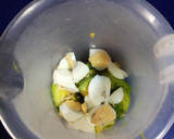 Foto del paso 2 de la receta: Mahonesa de aguacate y huevo cocido