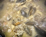 Foto del paso 3 de la receta: Arroz al azafrán con mejillones y almejas
