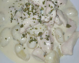 Foto del paso 4 de la receta: Pechuga de pavo con gnocchi y nata